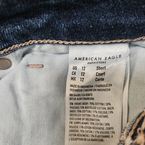 American Eagle Strigid Mom Jean - Picture 7 of 7